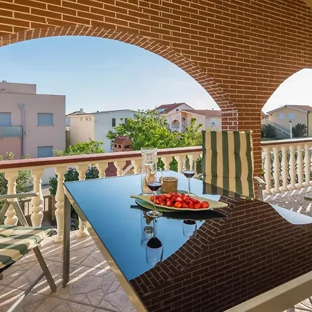 Apartment Sandra Vir