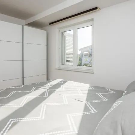 Apartment Sandra Vir