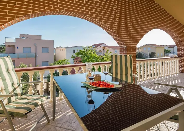 Апартаменты Sandra Вир